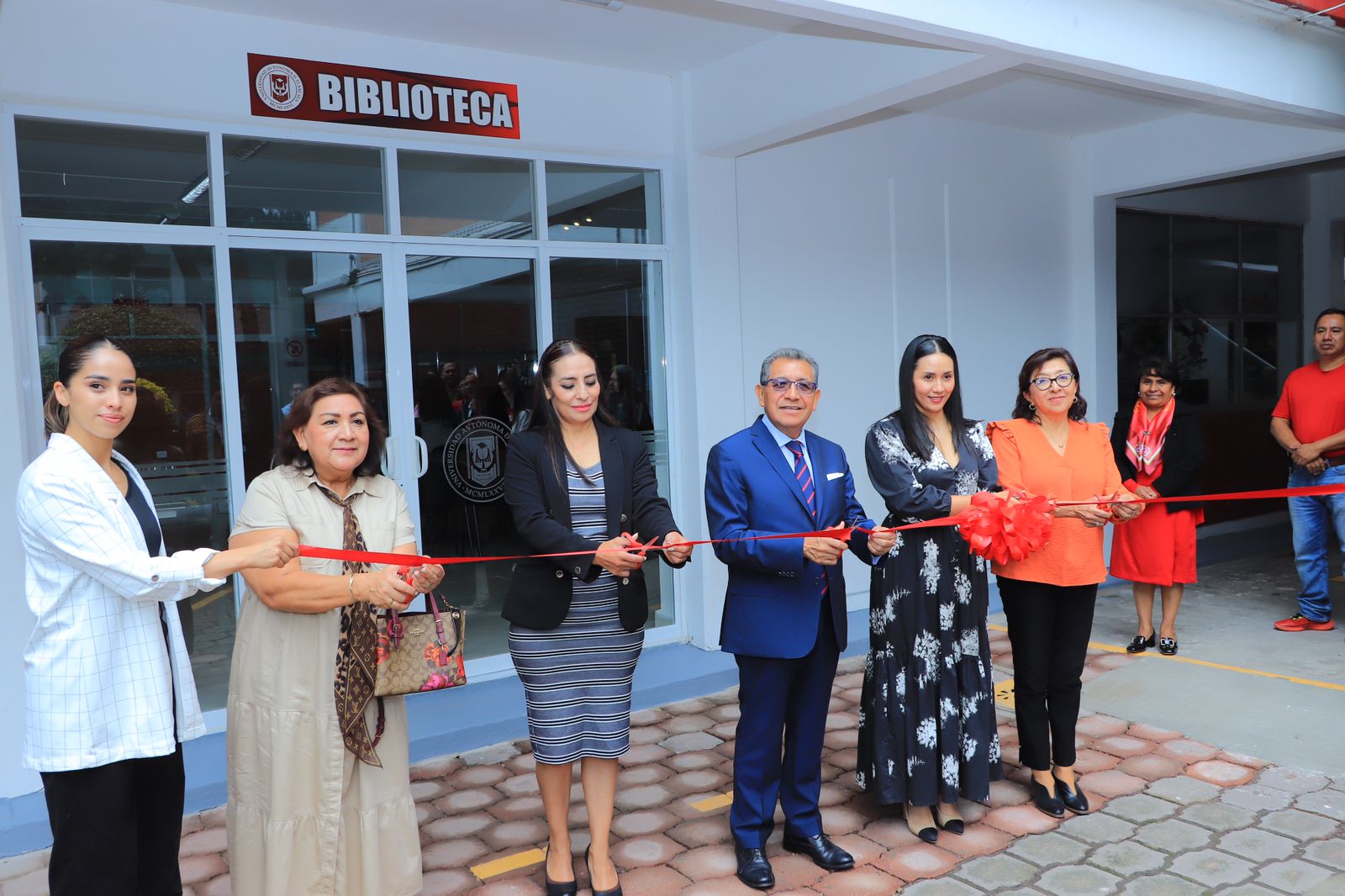 Inaugura Rector de la UATx laboratorio de usos múltiples y Biblioteca en Odontología